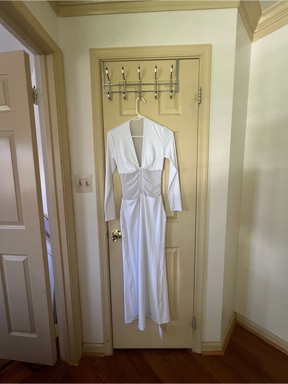 ReoRia White Long Sleeve V-Neck Maxi Gown
